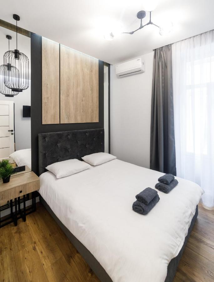 Royal Apartment On Hmelnytskogo 37 Львов Экстерьер фото