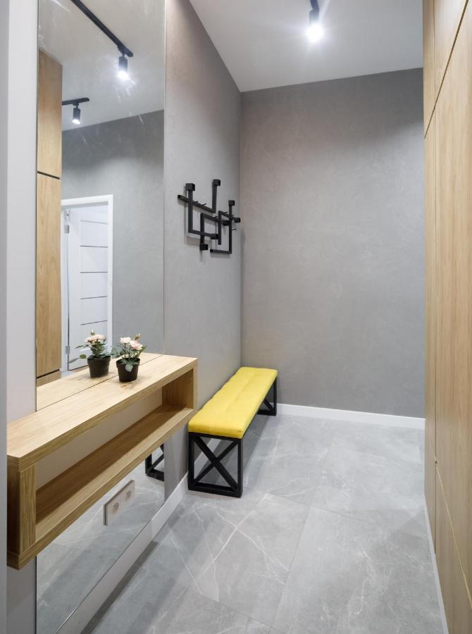 Royal Apartment On Hmelnytskogo 37 Львов Экстерьер фото